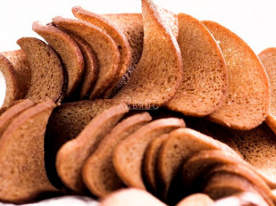 Гренки черные со вкусом сметаны и лука: Ресторанные гренки с чесноком