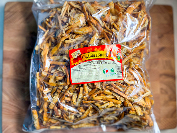 Нитка ЖАРЕНАЯ "Чеснок с зеленью" Oktobersnack 1 кг (сырный продукт) в Абакане