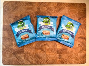 Кукурузные шарики со вкусом краба: Горох жареный со вкусом СОЛЁНЫЙ 