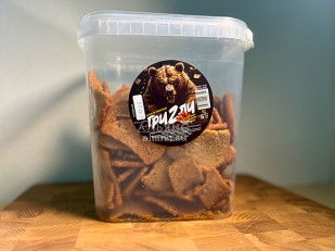 Мясные снеки: Ведро Ржаные гренки со вкусом Крылышки Барбекю (1 кг)