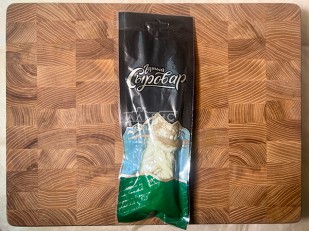 Сыр 1 кг ГОРНЫЙ СЫРОВАР (Бочата аджика): Сыр 100 гр ГОРНЫЙ СЫРОВАР (Косичка с укропом и чесноком)