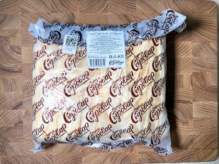 Сыр ГОРНЫЙ СЫРОВАР (Бочонок с паприкой): Сыр 1 кг ГОРНЫЙ СЫРОВАР (Паутинка копчёная)