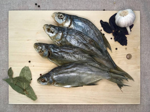 Гренки черные со вкусом сметаны и лука: Густера вяленая